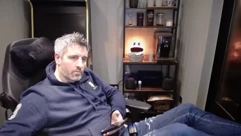 anonymousblokeuk online show from December 22, 8:25 pm