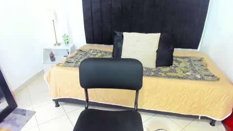       online show from January 6, 11:42 pm