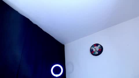 Instagram miguelangel1802  online show from November 21, 2:49 pm