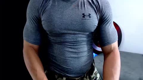 Instagram miguelangel1802  online show from February 3, 4:43 am