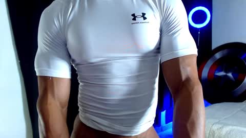 Snapshot of antonywebb94 chatting on October 22, 5:27 pm Instagram miguelangel1802  online show from October 22, 5:27 pm