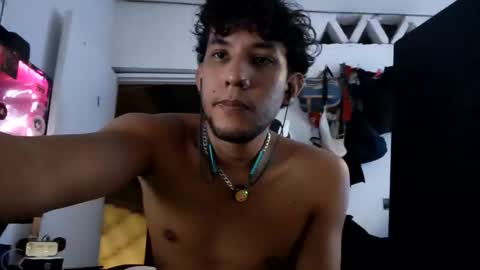 Snapshot of anuardhm chatting on October 4, 2:49 am AnuarDHM online show from October 4, 2:49 am