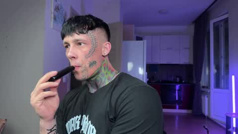 Tom online show from April 4, 4:15 pm