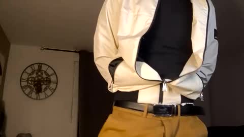 Snapshot of apollonfitx_69 chatting on January 17, 8:04 pm apollonfitx_69 online show from January 17, 8:04 pm