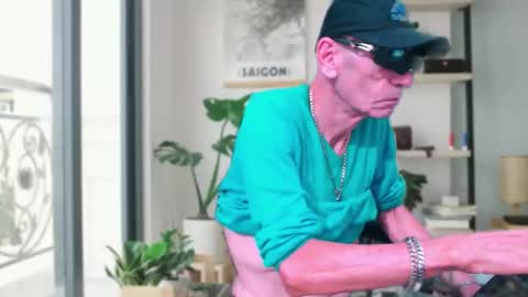 Snapshot of armaduradeacero chatting on October 2, 9:35 am armaduradeacero online show from October 2, 9:35 am