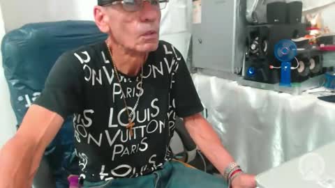 Snapshot of armaduradeacero chatting on October 26, 9:44 am armaduradeacero online show from October 26, 9:44 am