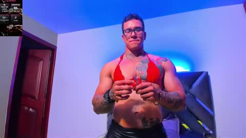 Snapshot of arnold_sexy_hot98 chatting on October 25, 12:01 am arnold sexy hot98 online show from October 25, 12:01 am