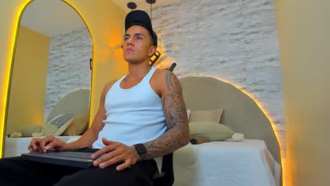 ARON BOLT online show from November 16, 2:36 am