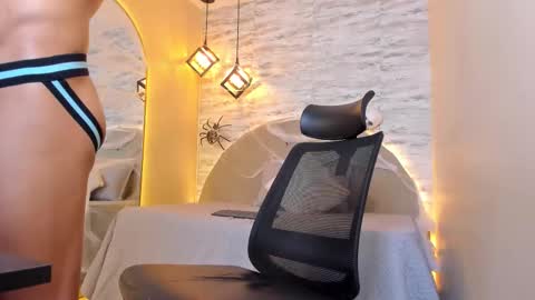 ARON BOLT online show from October 17, 11:20 pm