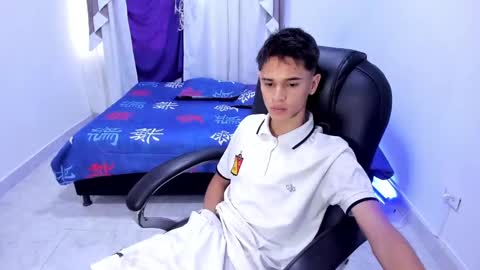 Aaron online show from October 14, 8:27 pm