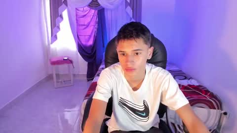 Aaron online show from September 15, 8:43 pm