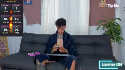 Snapshot of aron_ford chatting on October 14, 12:34 pm Aron ford online show from October 14, 12:34 pm