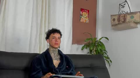 Snapshot of aron_ford chatting on October 23, 11:57 am Aron ford online show from October 23, 11:57 am