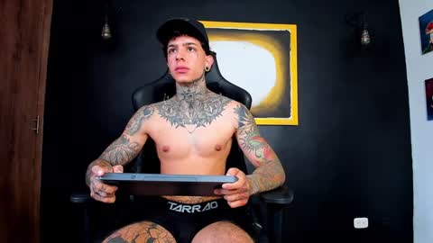 Snapshot of aron_ford chatting on December 9, 2:08 pm Aron ford online show from December 9, 2:08 pm