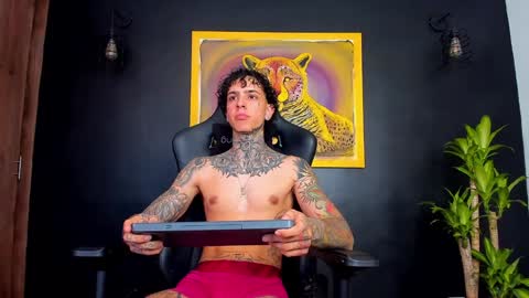 Snapshot of aron_ford chatting on January 4, 6:40 pm Aron ford online show from January 4, 6:40 pm