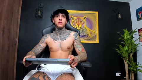 Snapshot of aron_ford chatting on January 28, 11:28 pm Aron ford online show from January 28, 11:28 pm