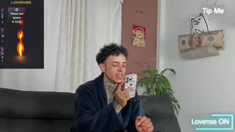 Snapshot of aron_ford chatting on October 22, 11:47 am Aron ford online show from October 22, 11:47 am