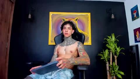 Snapshot of aron_ford chatting on January 8, 8:39 pm Aron ford online show from January 8, 8:39 pm