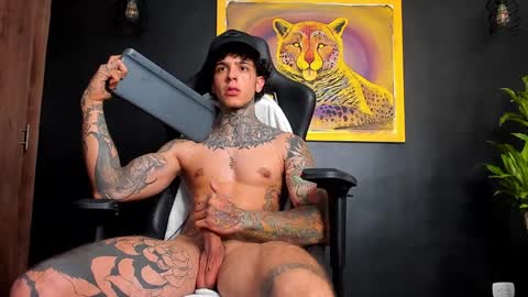 Snapshot of aron_ford chatting on January 22, 11:11 pm Aron ford online show from January 22, 11:11 pm