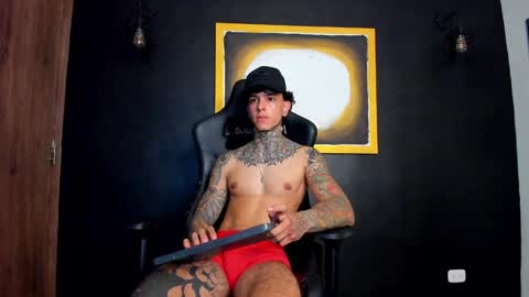 Snapshot of aron_ford chatting on December 7, 12:42 am Aron ford online show from December 7, 12:42 am