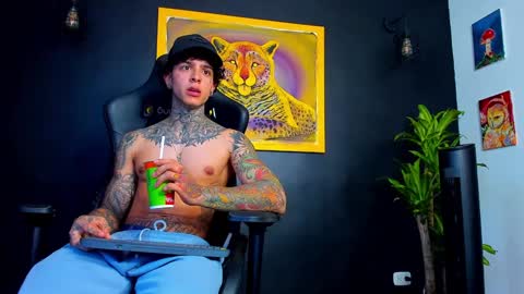 Snapshot of aron_ford chatting on January 17, 10:27 pm Aron ford online show from January 17, 10:27 pm