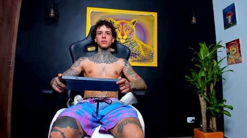 Snapshot of aron_ford chatting on January 28, 1:39 am Aron ford online show from January 28, 1:39 am