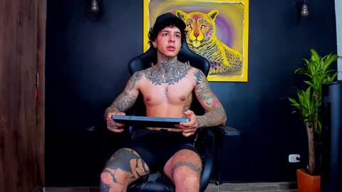 Snapshot of aron_ford chatting on January 18, 12:26 pm Aron ford online show from January 18, 12:26 pm