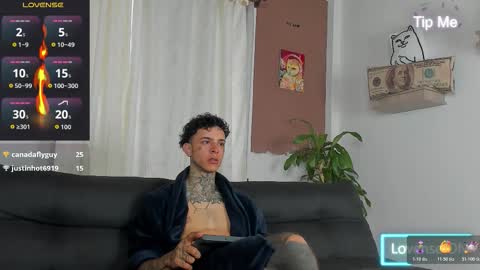 Snapshot of aron_ford chatting on October 19, 1:25 pm Aron ford online show from October 19, 1:25 pm