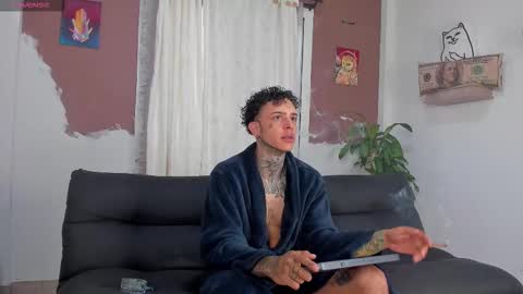 Snapshot of aron_ford chatting on October 17, 11:58 am Aron ford online show from October 17, 11:58 am