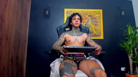 Snapshot of aron_ford chatting on February 2, 2:48 am Aron ford online show from February 2, 2:48 am