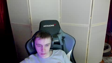 Snapshot of aron_neall chatting on December 3, 3:22 pm biggest penis  online show from December 3, 3:22 pm