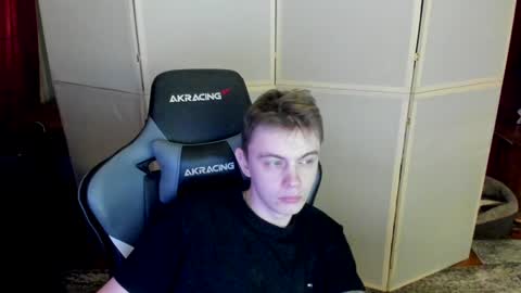 Snapshot of aron_neall chatting on December 27, 6:14 am biggest penis  online show from December 27, 6:14 am