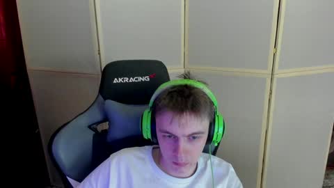 Snapshot of aron_neall chatting on December 18, 4:09 am biggest penis  online show from December 18, 4:09 am