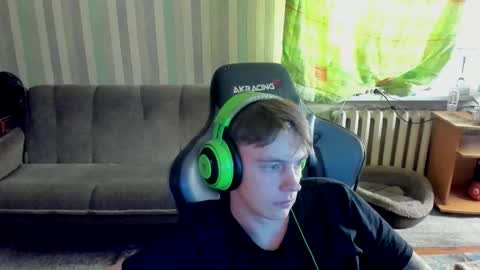 Snapshot of aron_neall chatting on October 7, 9:13 am biggest penis  online show from October 7, 9:13 am