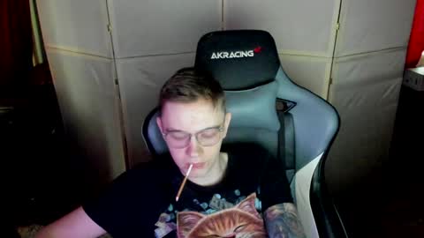 Snapshot of aron_neall chatting on January 8, 10:37 am biggest penis  online show from January 8, 10:37 am