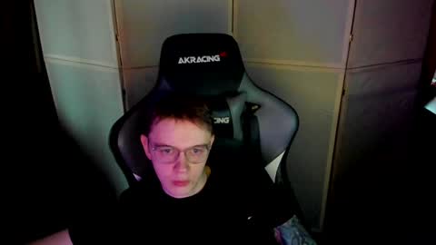 Snapshot of aron_neall chatting on December 22, 9:44 am biggest penis  online show from December 22, 9:44 am
