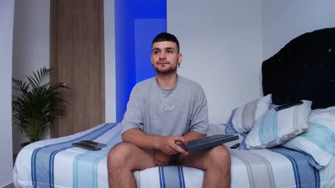 Aron Santoro online show from November 27, 2:10 pm