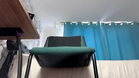 Snapshot of arteemiis chatting on January 1, 10:35 pm   online show from January 1, 10:35 pm