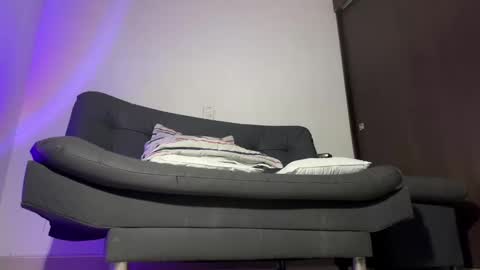 Snapshot of arteemiis chatting on March 12, 12:10 am   online show from March 12, 12:10 am