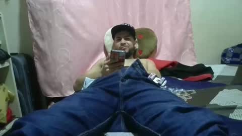 Snapshot of arthur1718 chatting on November 1, 12:47 am arthur1718 online show from November 1, 12:47 am