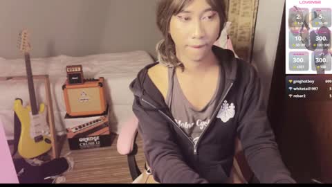 Snapshot of asianfemboycd chatting on December 27, 3:06 pm Emi online show from December 27, 3:06 pm