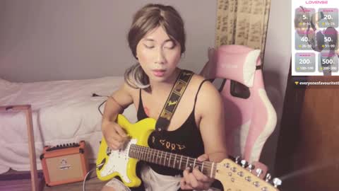 Snapshot of asianfemboycd chatting on December 12, 5:04 pm Emi online show from December 12, 5:04 pm