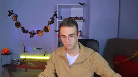 Snapshot of astren_villo chatting on October 25, 12:07 pm astren online show from October 25, 12:07 pm