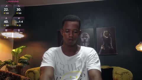 Snapshot of athleticbig_cock chatting on December 12, 2:15 am ATHLETIC  COCK online show from December 12, 2:15 am