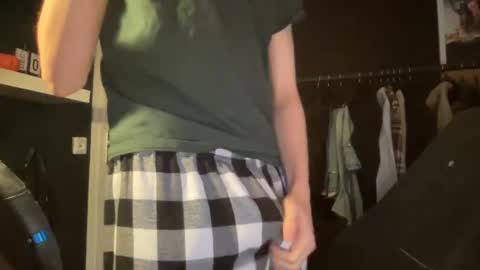 Undress a hung twink  online show from December 5, 9:39 am