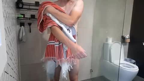 Snapshot of aussieweapon chatting on March 3, 5:51 am Nick online show from March 3, 5:51 am