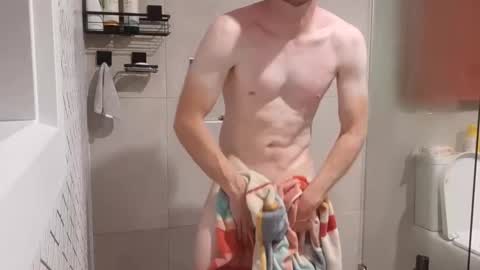 Snapshot of aussieweapon chatting on December 4, 10:57 am Nick online show from December 4, 10:57 am