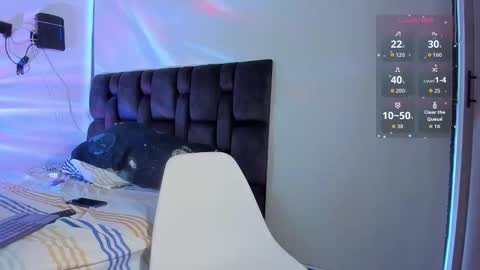 A online show from March 1, 11:04 pm