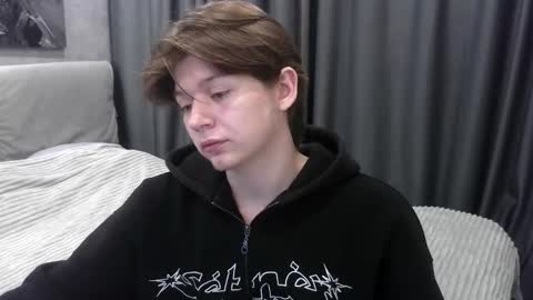 ausxuw online show from October 19, 9:18 pm