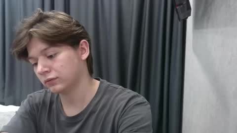 ausxuw online show from September 29, 12:20 am